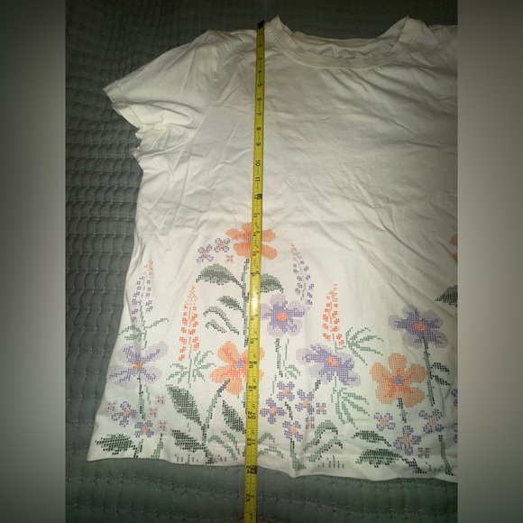 L.L. Bean Signature cream Flowy T with faux floral embroidery. Size XL. EUC - Picture 6 of 10